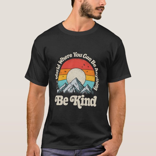 Camiseta Be Kind In A World Where You Can Be Anything Kindn (Anverso)