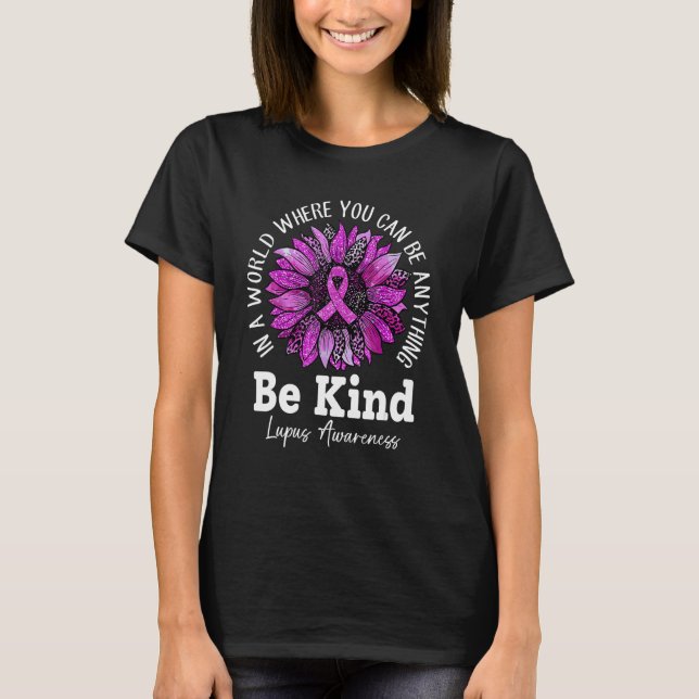 Camiseta Be Kind Sunflower In May We Wear Purple For Lupus  (Anverso)