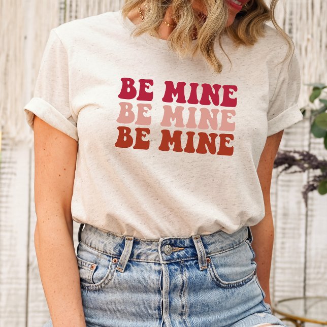 Camiseta Be Mine El día de San Valentín Shirt (Be Mine, Valentine's Day, Romantic Tee, Heartfelt Love, Sweetheart Shirt, Love Confession, Valentine)