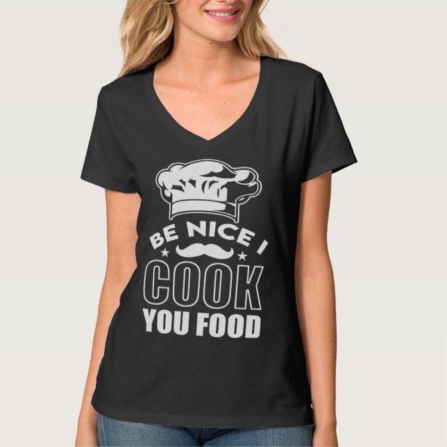 Camiseta Be Nice I Cook Your Food Chef Hat Graphic (Anverso)