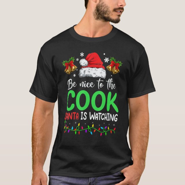 Camiseta Be Nice To The Cook Santa Is Watching Christmas (Anverso)