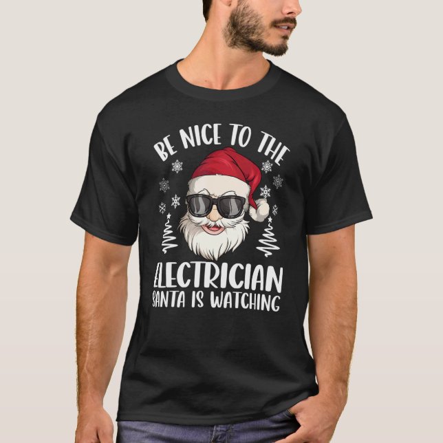 Camiseta Be Nice To The Electrician Santa Is Watching Chris (Anverso)