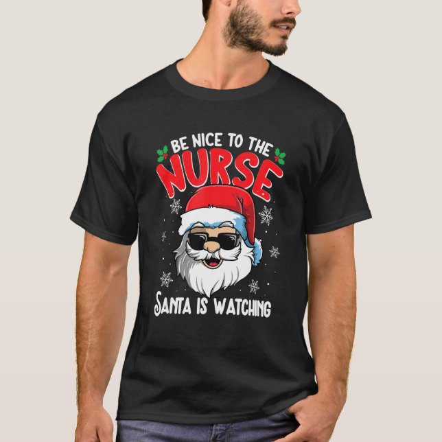 Camiseta Be Nice To The Nurse Santa Is Watching  Christmas  (Anverso)