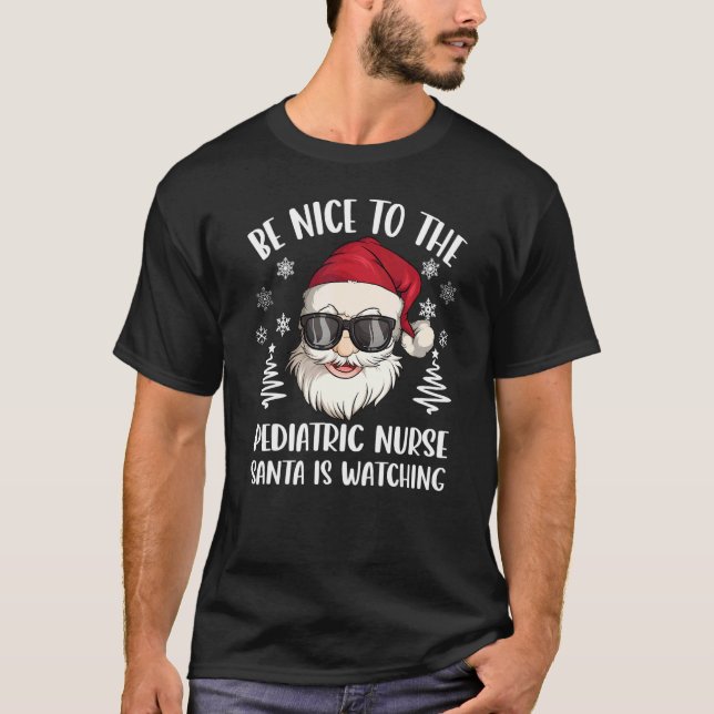 Camiseta Be Nice To The Pediatric Nurse Santa Is Watching C (Anverso)