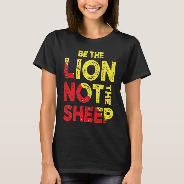 Camiseta Be The Lion Not The Sheep Motivational Saying (Anverso)