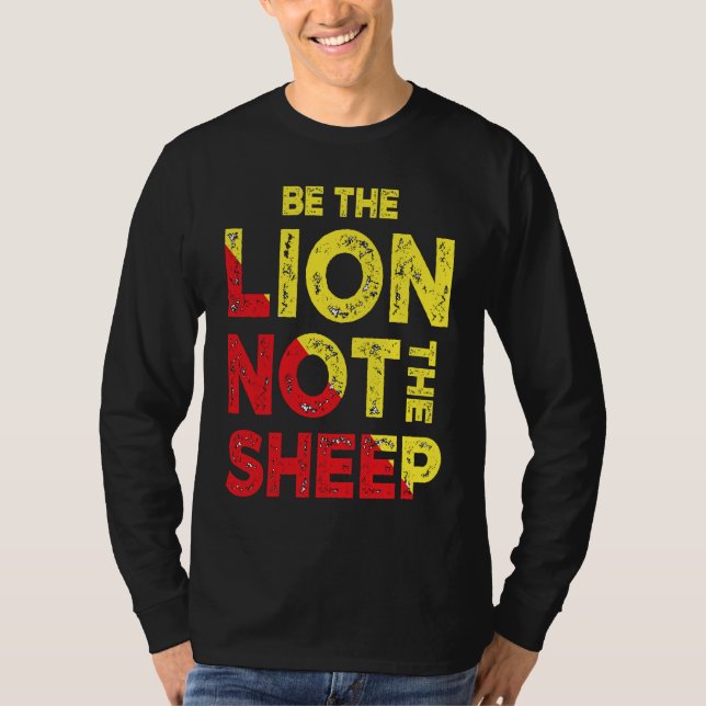 Camiseta Be The Lion Not The Sheep Motivational Saying (Anverso)
