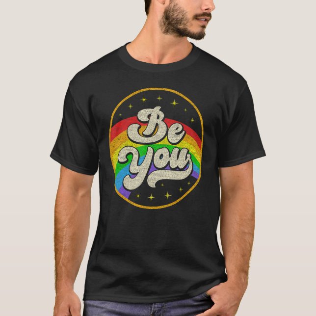Camiseta Be You Pride LGBTQ Gay LGBT Ally Rainbow Flag Retr (Anverso)