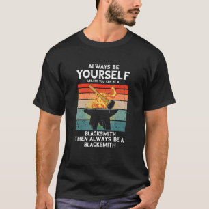 Camiseta Be Yourself Blacksmiting Retro Blacksmithing