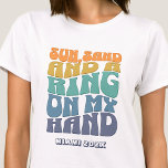 Camiseta Beach Bachelorette Party Groovy Retro Beach Bride<br><div class="desc">Haga un chapuzón en su próxima fiesta de soltera con esta impresionante fiesta de soltero de playa y camisetas personalizadas. Ya sea que esté celebrando un viaje en barca, unas vacaciones en chica o unas vacaciones con los mejores amigos, esta personalizado camiseta de despedida de soltera es el complemento perfecto...</div>