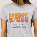 Camiseta Beach Bachelorette Party Retro Beachabes en la pla<br><div class="desc">Haga un chapuzón en su próxima fiesta de soltera con esta impresionante fiesta de soltero de playa y camisetas personalizadas. Ya sea que esté celebrando un viaje en barca, unas vacaciones en chica o unas vacaciones con los mejores amigos, esta personalizado camiseta de despedida de soltera es el complemento perfecto...</div>