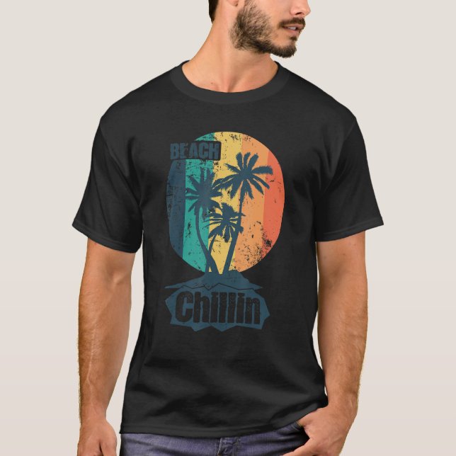 Camiseta Beach Chillin en la playa (Anverso)
