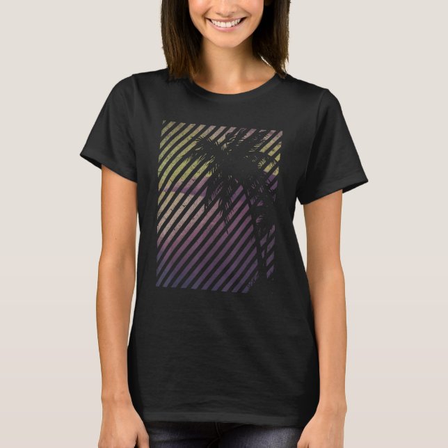 Camiseta Beach With Sunset Stripes And Palm Trees (Anverso)