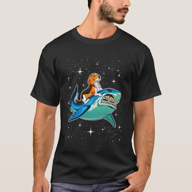 Camiseta Beagle Riding Shark Jawsome Dog Space Galaxia (Anverso)