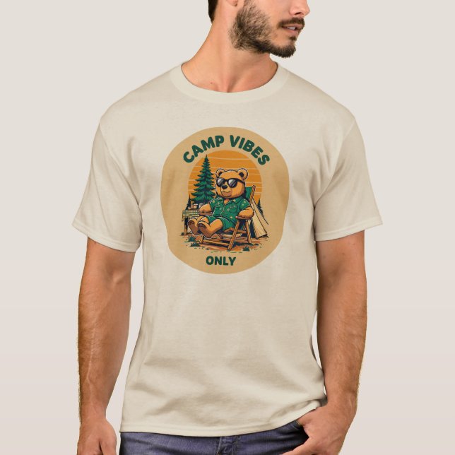 Camiseta Bear Camp Vibes Only - Chillin' Bear with Sunglass (Anverso)