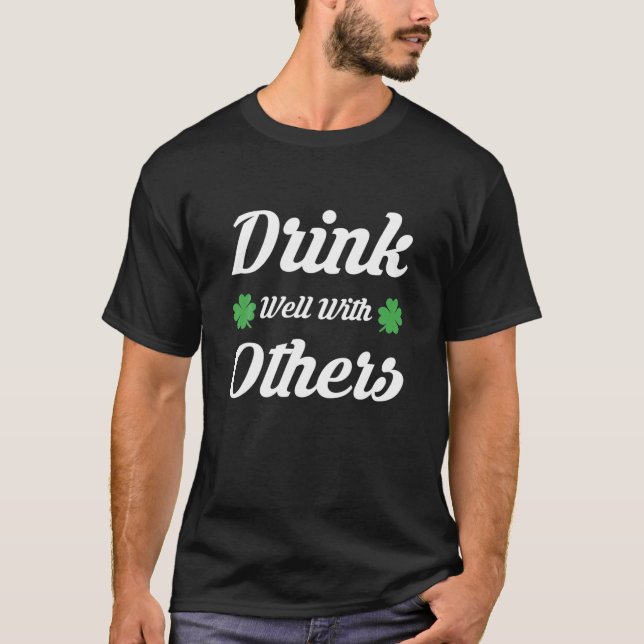 Camiseta Beba Bien Con Otros Día De St Patricks (Anverso)