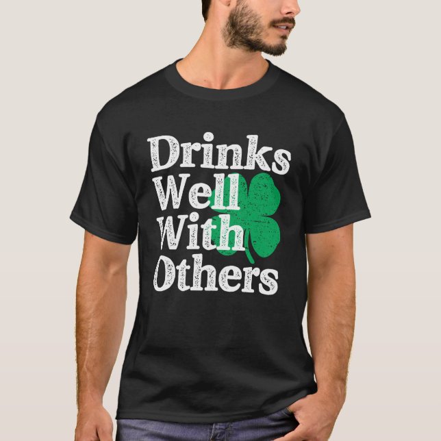 Camiseta Beba Bien Con Otros Día De St Patricks (Anverso)