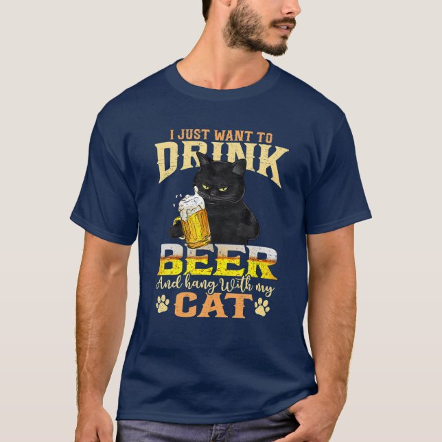 Camiseta Beba Cerveza Colgada Con Ropa Gratuita Para Hombre (Anverso)