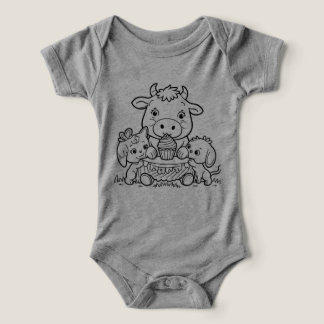 Camiseta bebé con vaca pequeña y amigos.