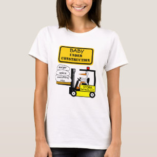 Camiseta Bebé de la cigüeña bajo construcción que cuent