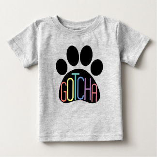Camiseta bebé "Gotcha" celebra adopción de perro