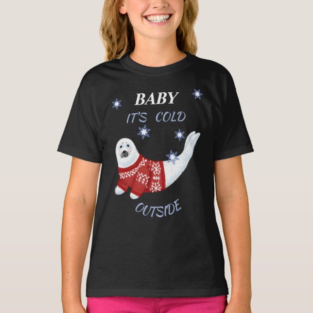 Camiseta Bebé lindo hace frío fuera del foco de invierno (Anverso)