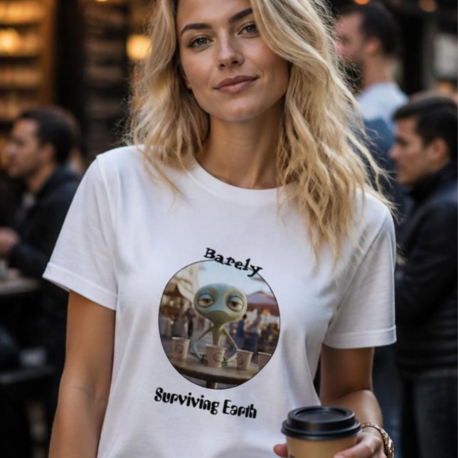 Camiseta Bebedor de café alienígena superviviente en la Tie (Subido por el creador)