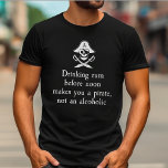 Camiseta Beber Rum Antes Del Mediodía Te Hace Un Pirata<br><div class="desc">Quita una risa de tus amigos cuando usas este "ron que bebe antes del mediodía te convierte en pirata,  no en camiseta alcohólica". Ideal para tomar una copa en el pub.</div>