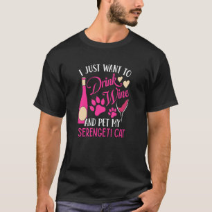 Camiseta Beber vino y Mascota mi humor de gato de Serengeti