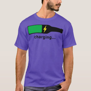 Camiseta Bebida divertida cargando cerveza a la luz