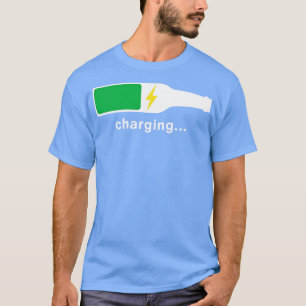 Camiseta Bebida divertida cargando cerveza en la oscuridad