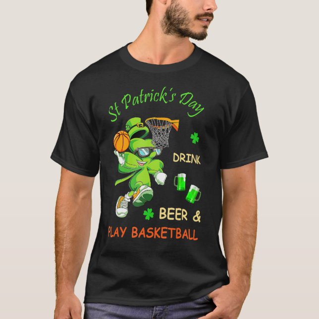 Camiseta Bebida en el Día de San Patricio y jugar al balonc (Anverso)