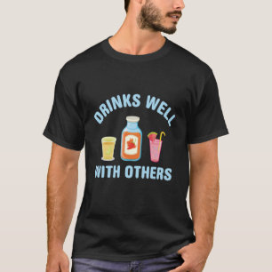 Camiseta bebidas bien que otras mujeres beben bien con amba