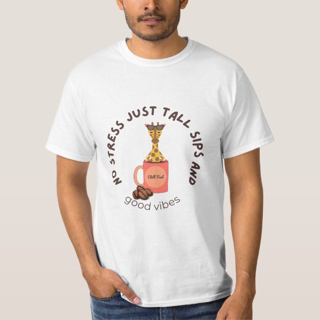 Camiseta “Bebiendo alto, estresando poco.” (Anverso)