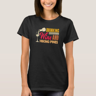 Camiseta Bebiendo Vino Y Caminando Viñedo Pines Wine Maker