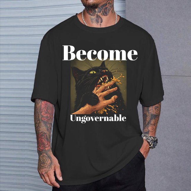 Camiseta  "Become Ungovernable" Funny Black Cat Biting Hand (Subido por el creador)
