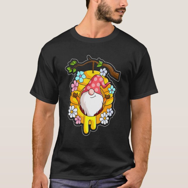 Camiseta Bee Happy Bee Kind Beekeeper Spring Gnome (Anverso)
