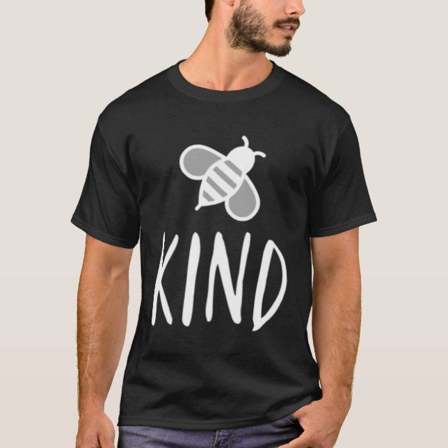 Camiseta Bee Kind Graphic Tee Be Kind and Spread Love (Anverso)