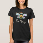 Camiseta Bee Merry Christmas Bee lleva luz Santa Hat Xmas<br><div class="desc">Bee Merry Christmas Bee lleva luces de navidad de Santa Hat</div>