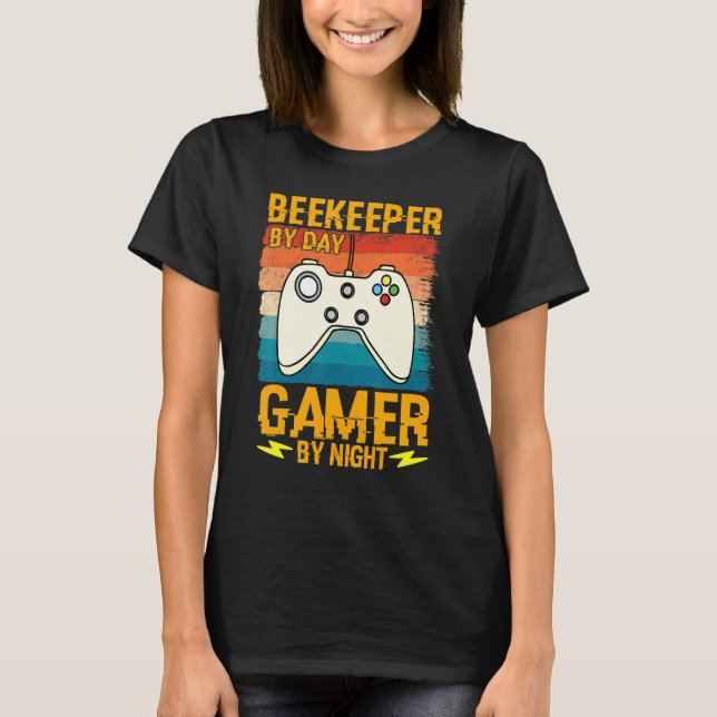 Camiseta Beekeeper By Day Gamer By Night Humor Joke Honeyco (Anverso)