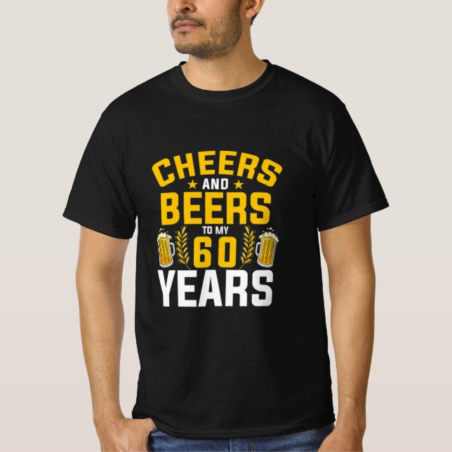 Camiseta Beer Drinker Saludos Y Cervezas A Mis 60 Años De N (Anverso)