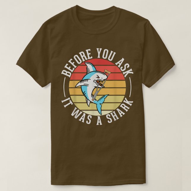 Camiseta Before You Ask It Was A Shark Broken Leg  (Diseño del anverso)