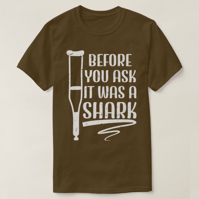 Camiseta Before You Ask It Was A Shark Broken Leg 42  (Diseño del anverso)