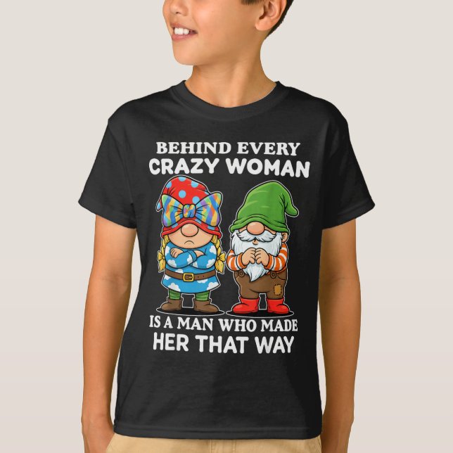 Camiseta Behind Every Crazy Woman Is A Man Who Made Her Tha (Anverso)