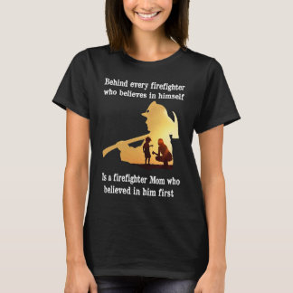 Camiseta Behind every firefighter who believes in himself
