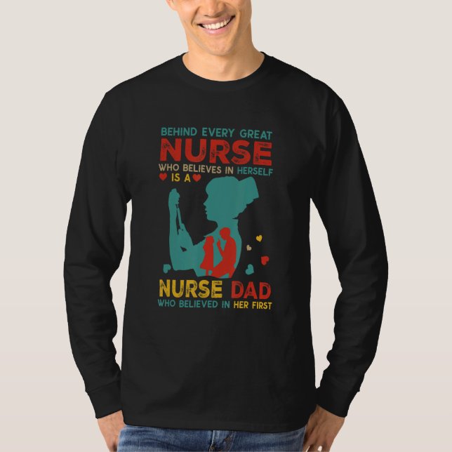 Camiseta Behind Every Great Nurse Is Nurse Dad Believed In  (Anverso)