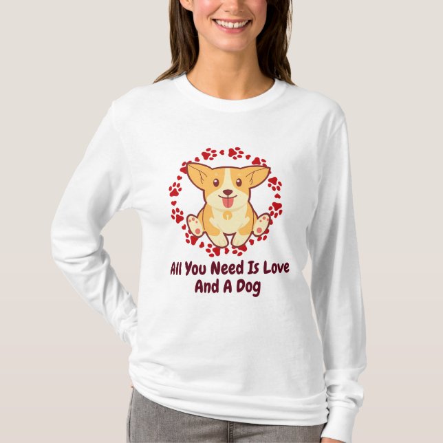 Camiseta Beige Todo Lo Que Necesitas Es Amor Y Perro (Anverso)