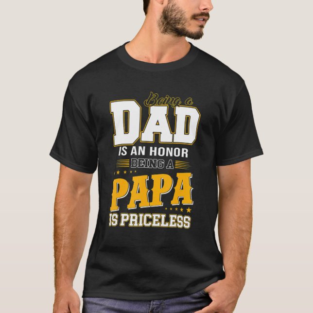 Camiseta Being A Dad Is An Honor Being A Papa Is Priceless  (Anverso)
