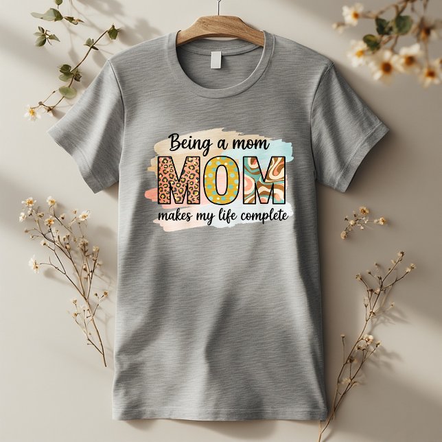 Camiseta Being a Mom Makes My Life Complete – Cute Mom (Subido por el creador)