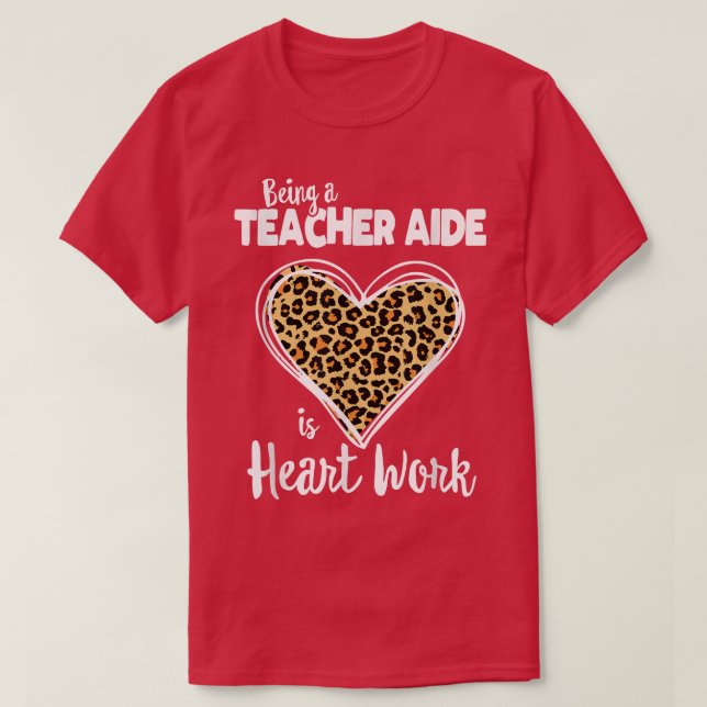 Camiseta Being a Teacher Aide is heart work, TEACHER LEOPAR (Diseño del anverso)
