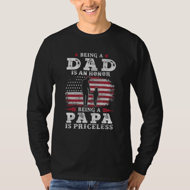 Camiseta Being Dad Is An Honor Being Papa Is Priceless USA  (Anverso)